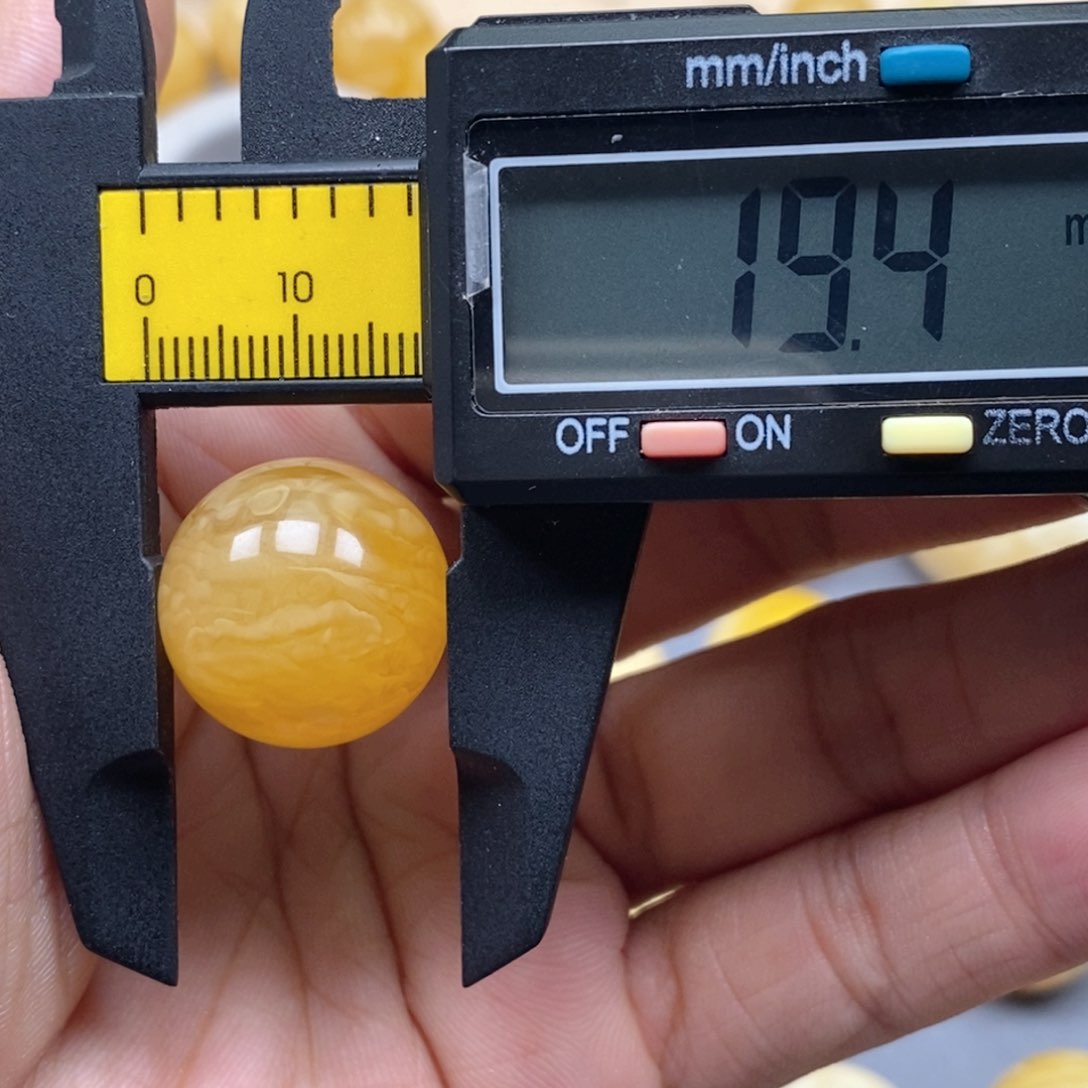 蜜蜡未镶嵌珠宝奇石