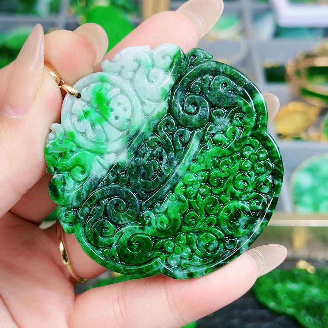 翡翠颈饰18K金镶嵌吊坠