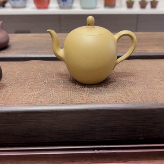 紫砂茶壶黄龙山原矿本绿半手工（200 cc）