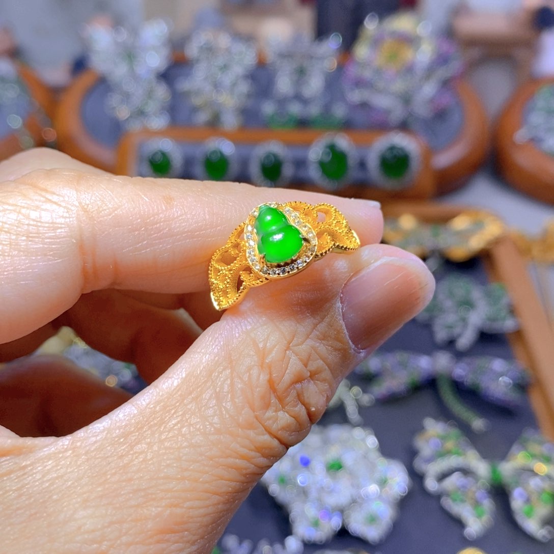 翡翠颈饰银S925镶嵌天然翡翠