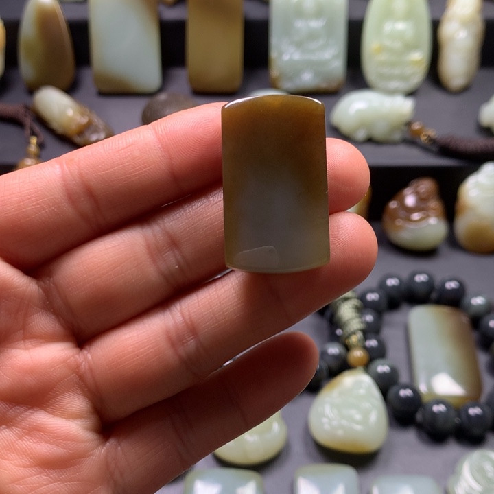 和田玉（糖玉）颈饰未镶嵌