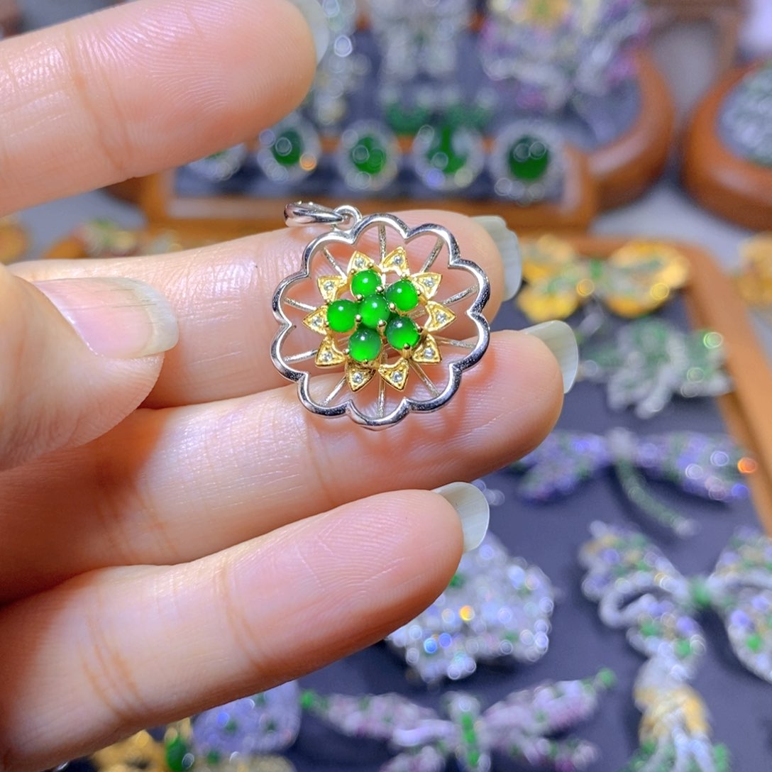 翡翠颈饰银S925镶嵌天然翡翠