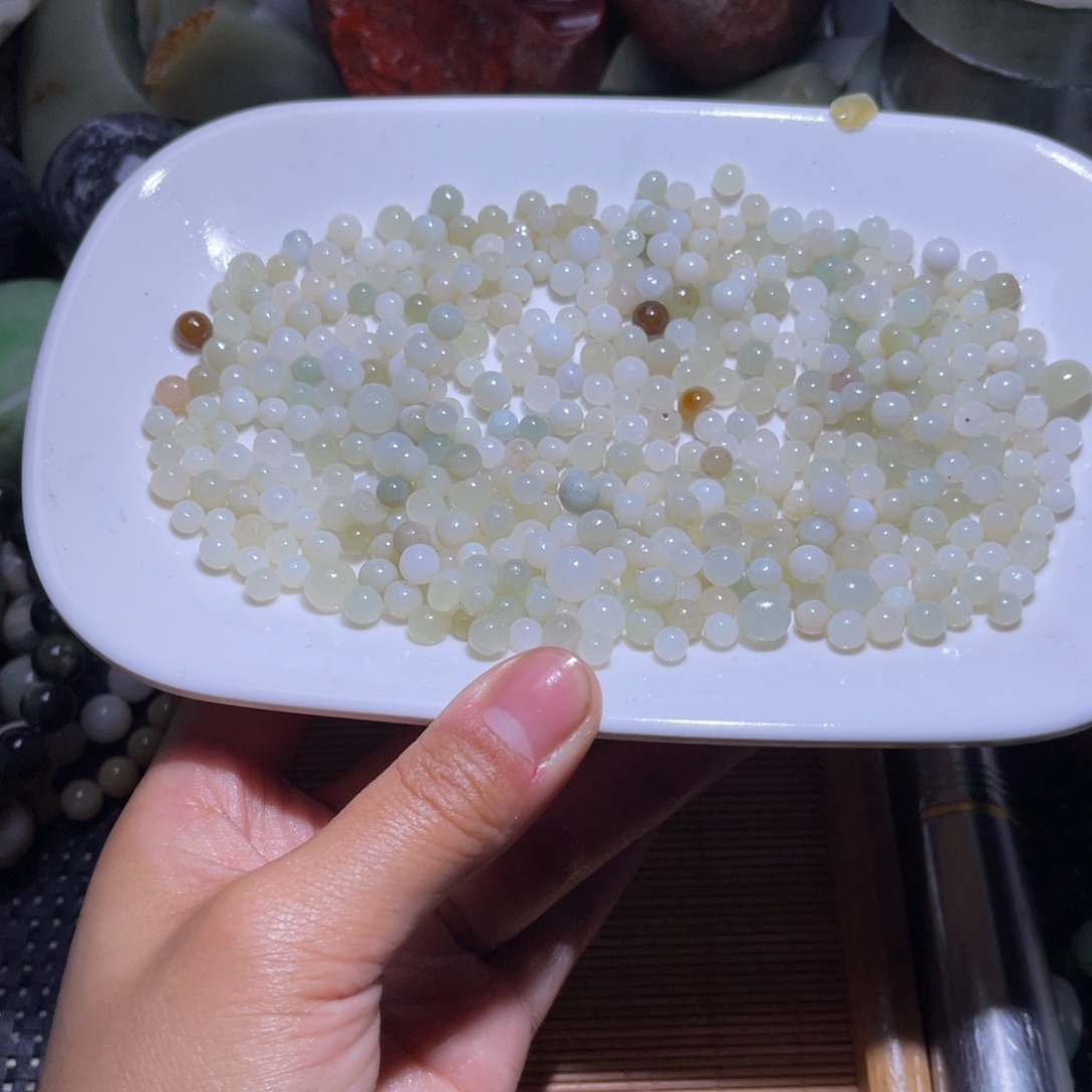 未镶嵌和田玉（糖玉）挂件没孔和田玉