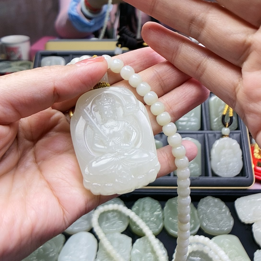 和田玉颈饰未镶嵌淡***生