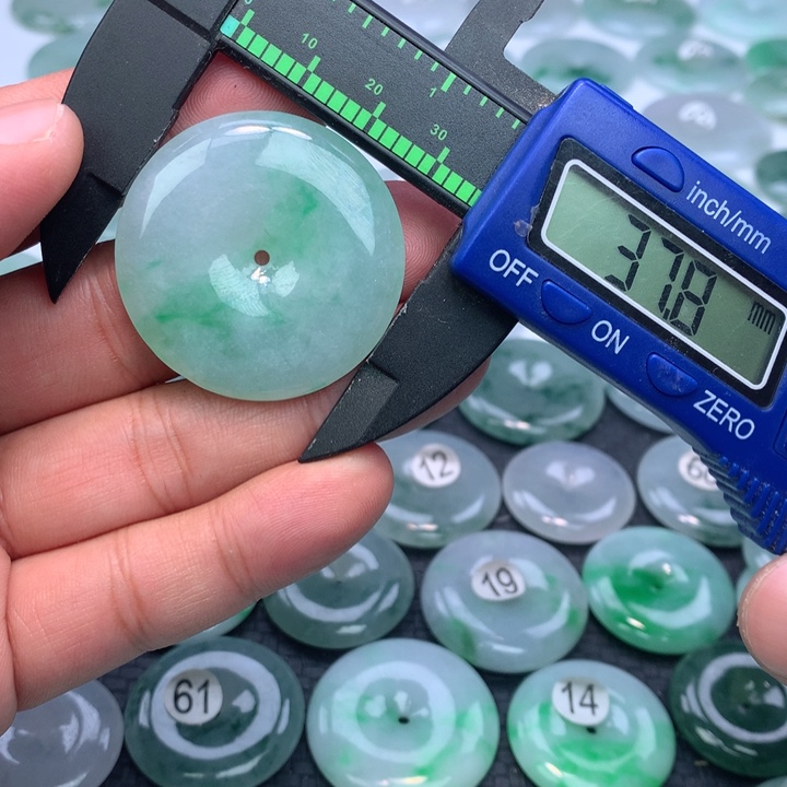 翡翠颈饰未镶嵌缅甸天然A货翡翠