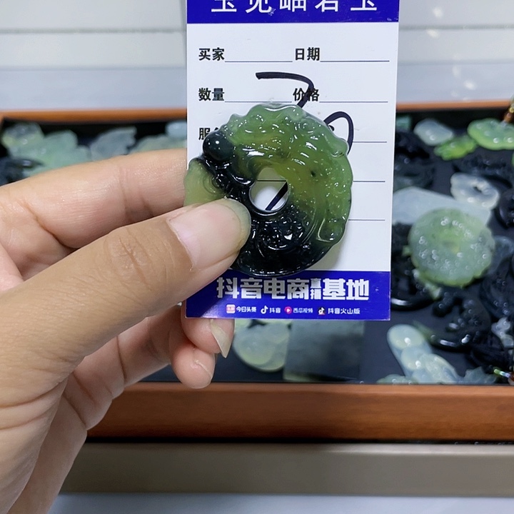 【闪购商品】未镶嵌蛇纹石玉珠宝奇石匆****?