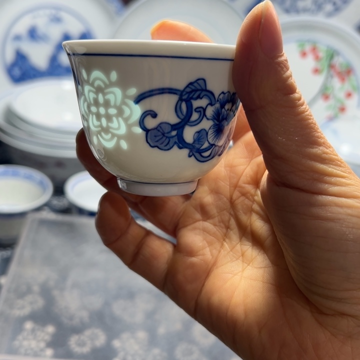 陶瓷手绘雕刻功夫小茶杯