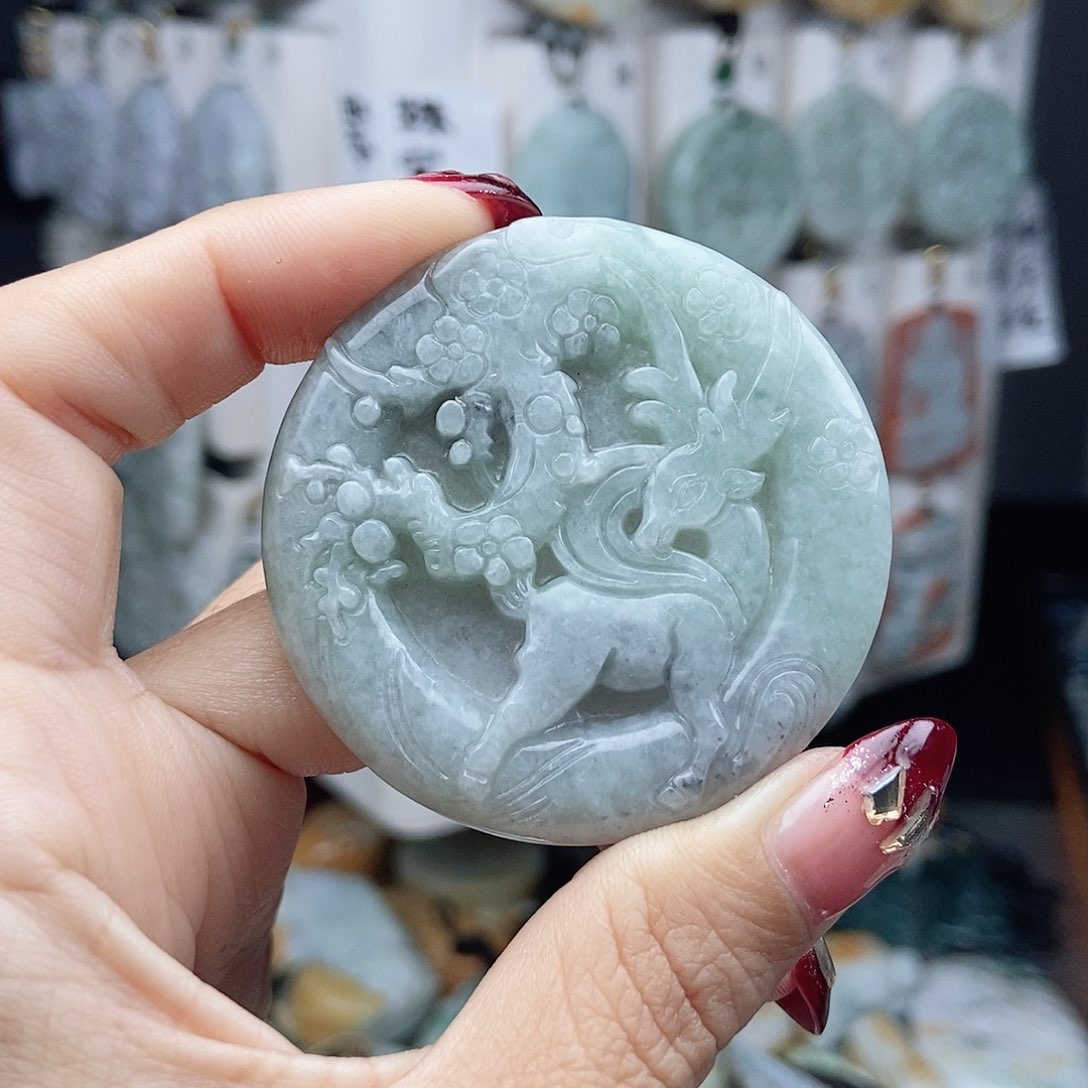 翡翠颈饰未镶嵌翡翠