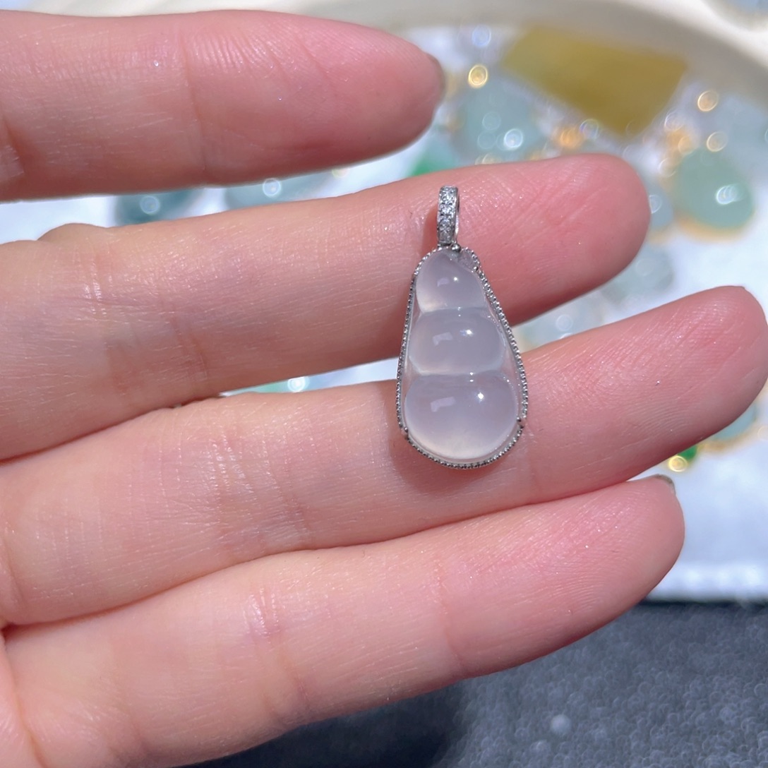 翡翠颈饰18K金镶嵌翡翠