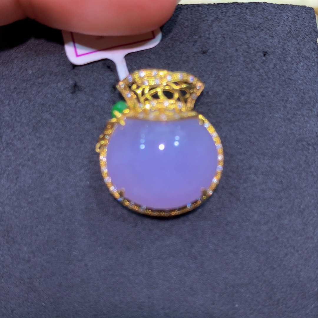 翡翠18K金镶嵌颈饰翡翠