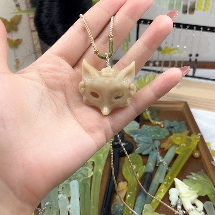 蛇纹石玉狐狸面具合金