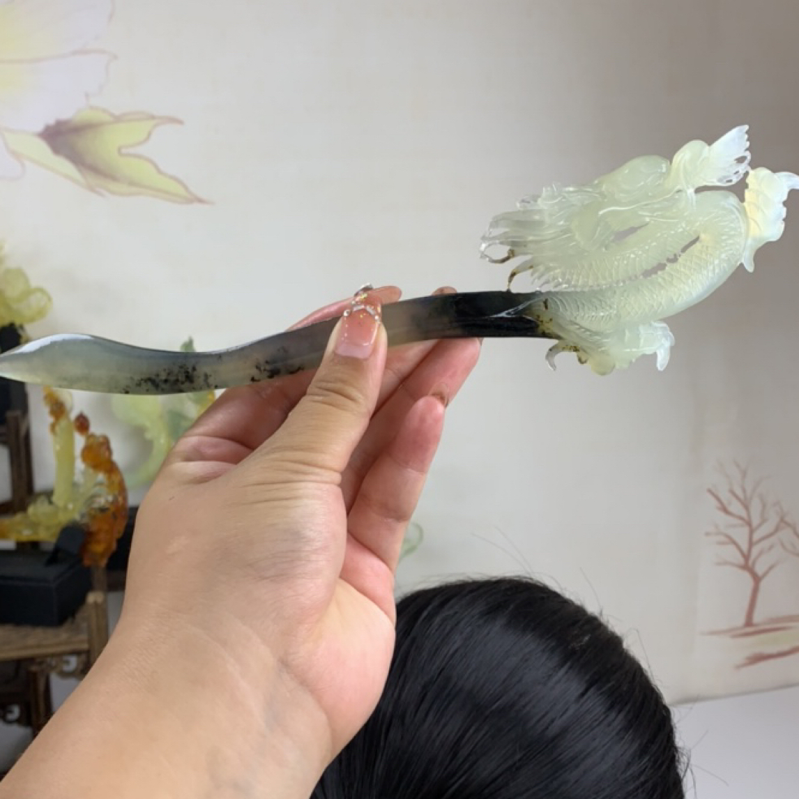 岫玉～至尊龙发簪。料子细腻温润颜色高级感，雕刻立体灵动上头霸气。
