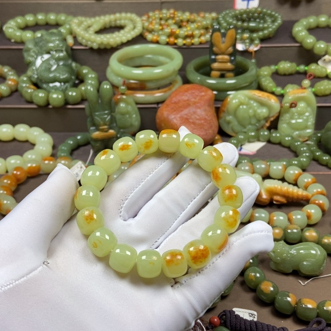 透闪石质玉手链未镶嵌李**吖