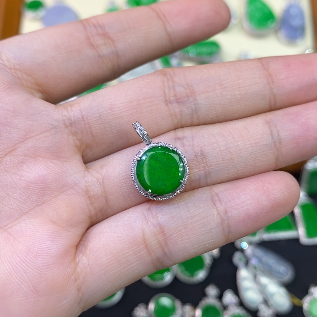 翡翠吊坠(不含链)18K金镶嵌