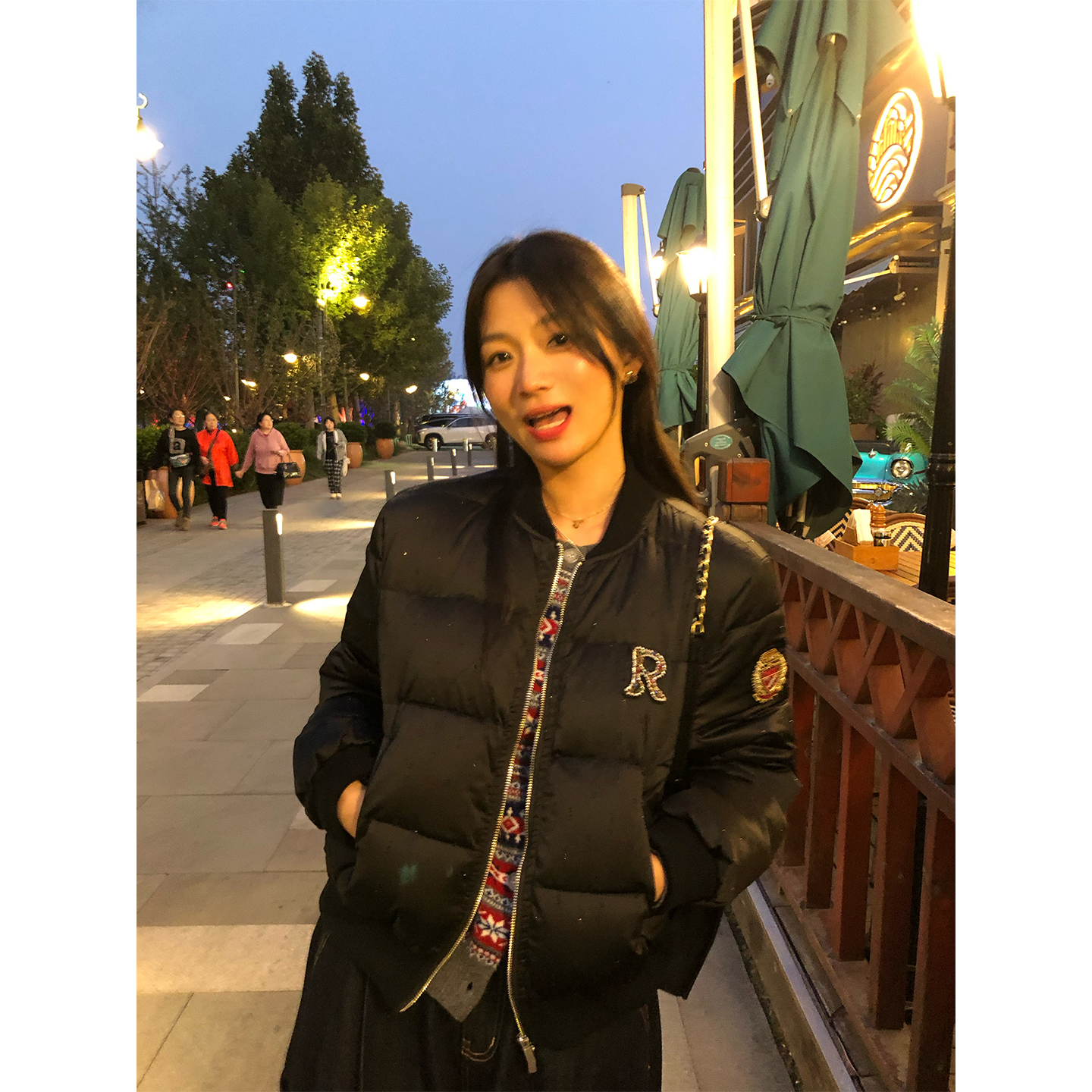 落落狷介黑色短款羽绒服2025新款女冬季保暖外套设计感小个子女款