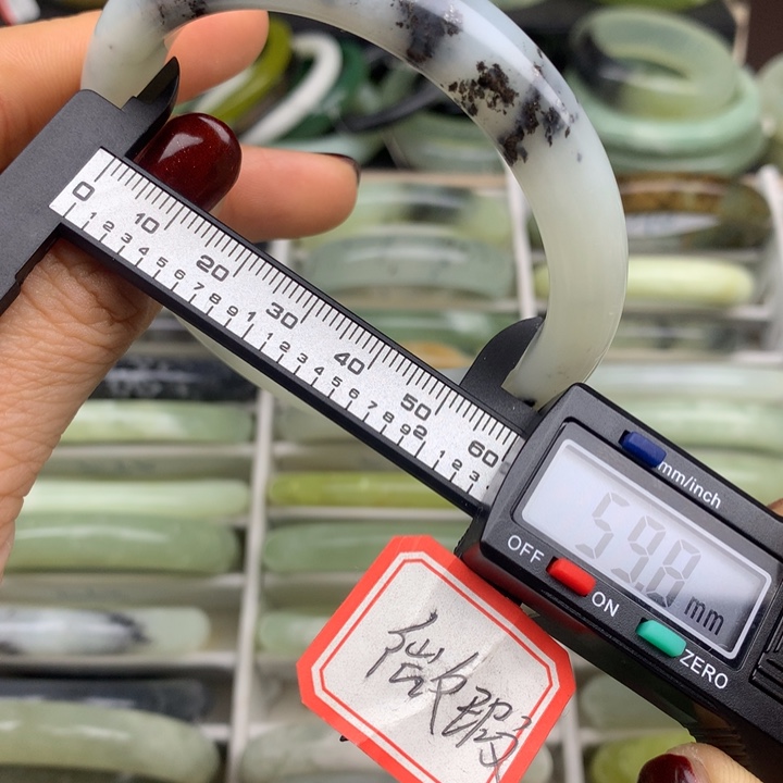 蛇纹石玉未镶嵌手镯572