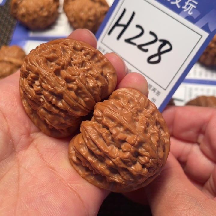 文玩核桃把件H228白狮子40