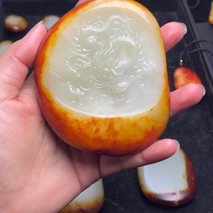 解***脱和田玉未镶嵌颈饰