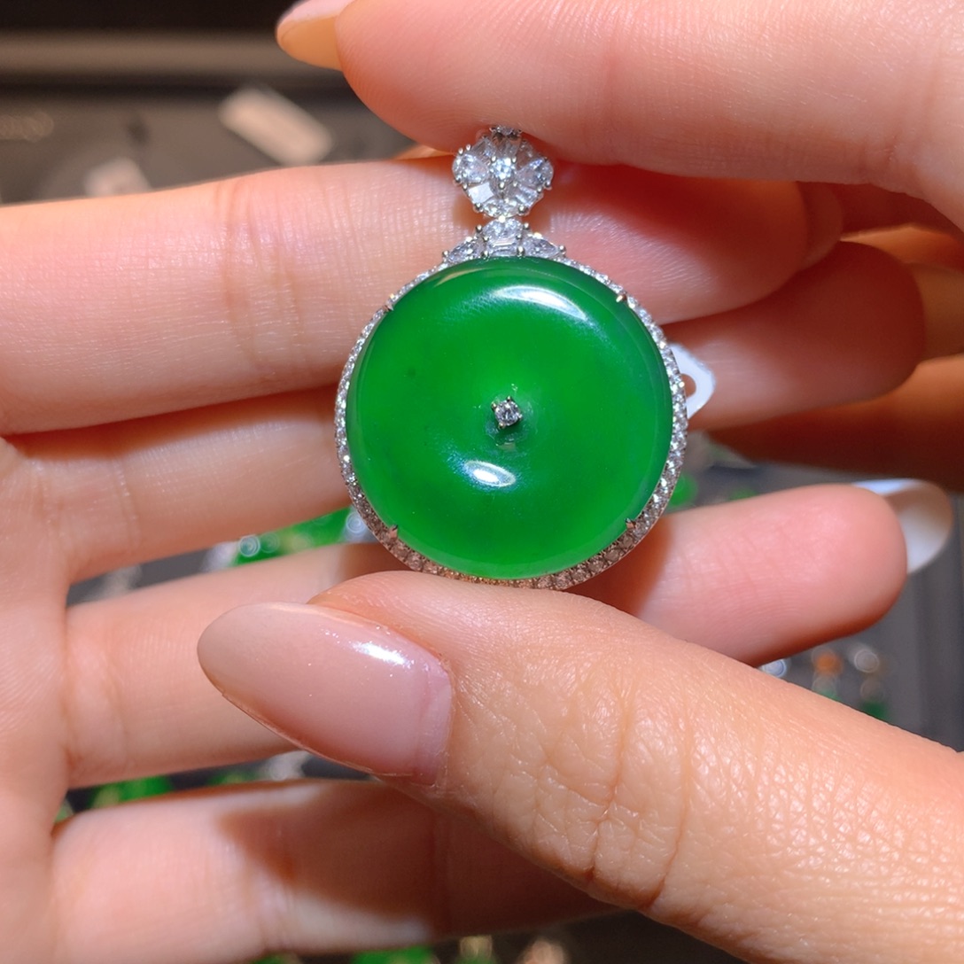 翡翠颈饰18K金镶嵌平安扣