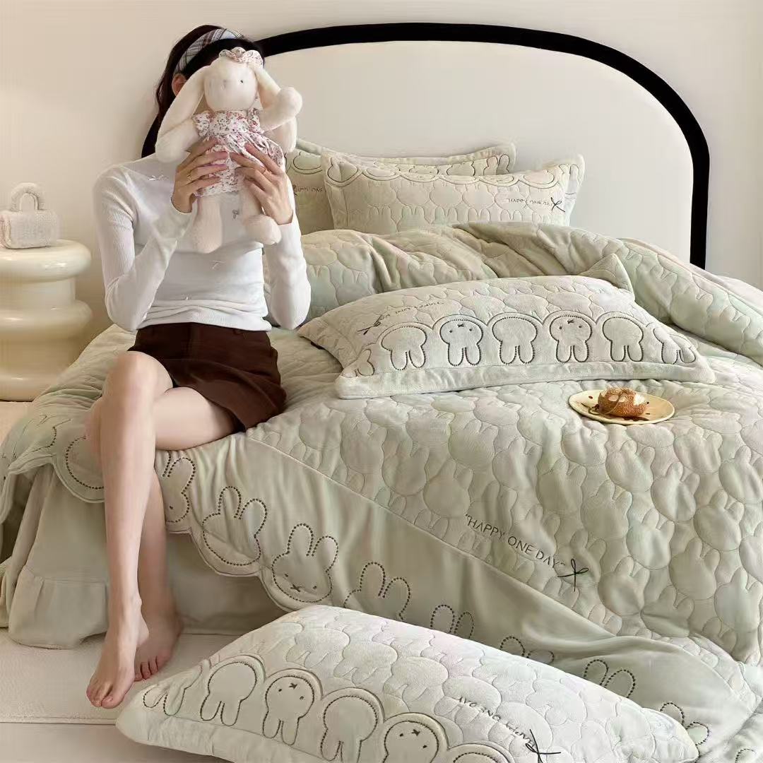 秋冬 | 上新255克牛奶绒！【南非兔】卡通雕花 加厚柔软感保暖四件套