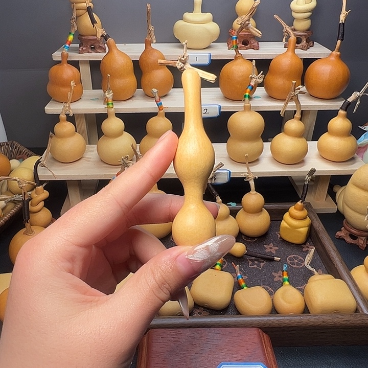 A***h有机玻璃葫芦村位于