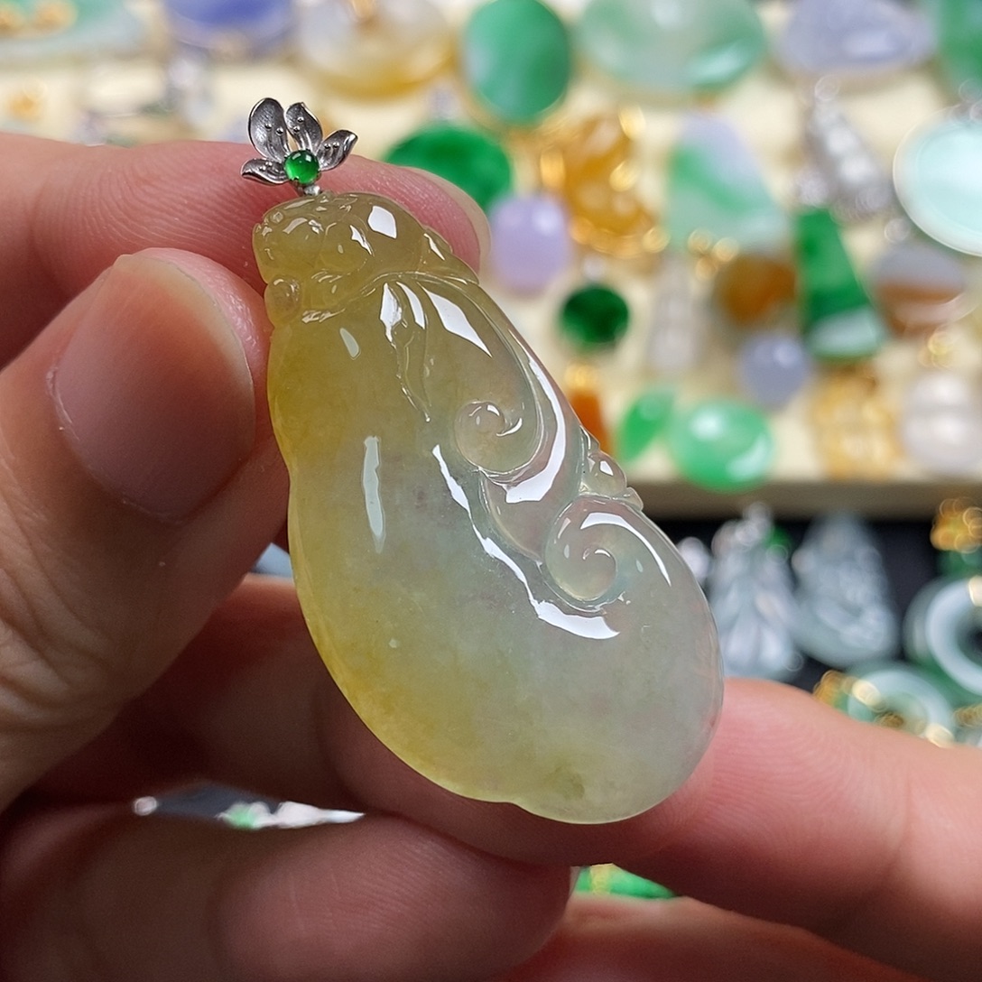 翡翠18K金镶嵌颈饰翡翠