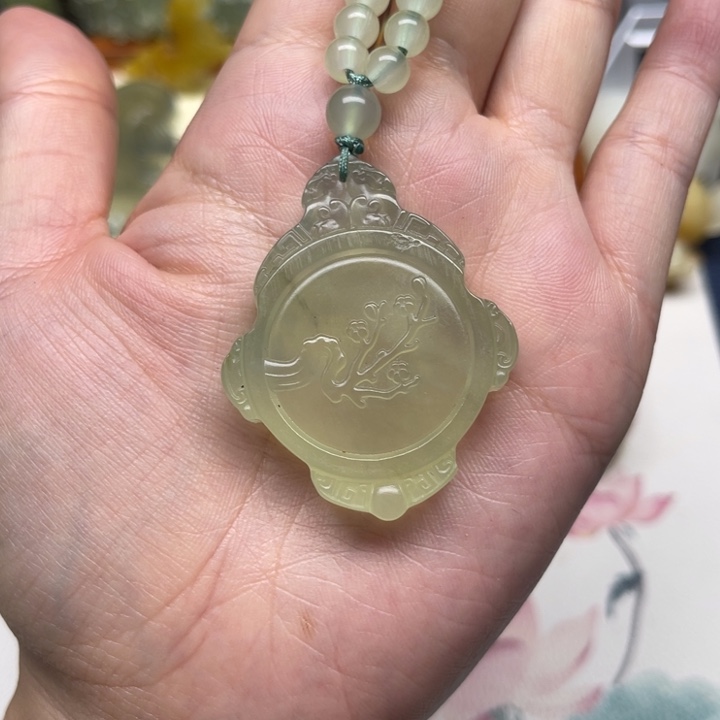 未镶嵌蛇纹石玉颈饰