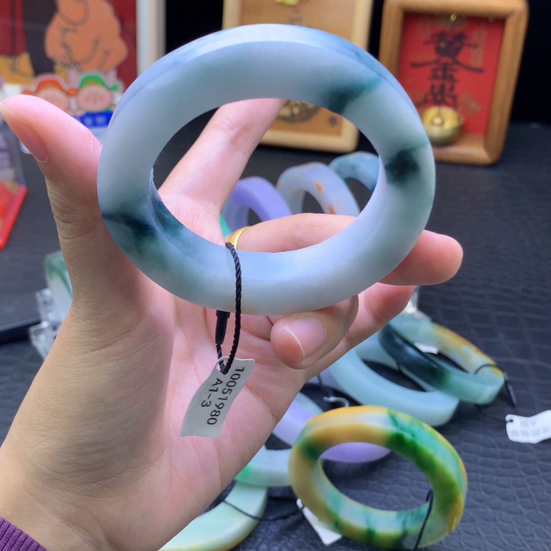 定制翡翠未镶嵌翡翠手镯