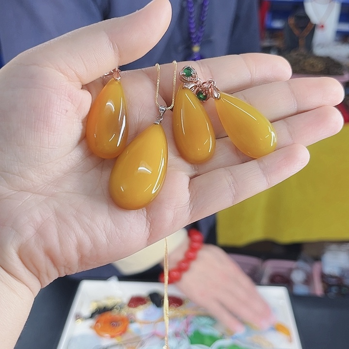 玛瑙吊坠未镶嵌T6老田黄水滴吊发其一