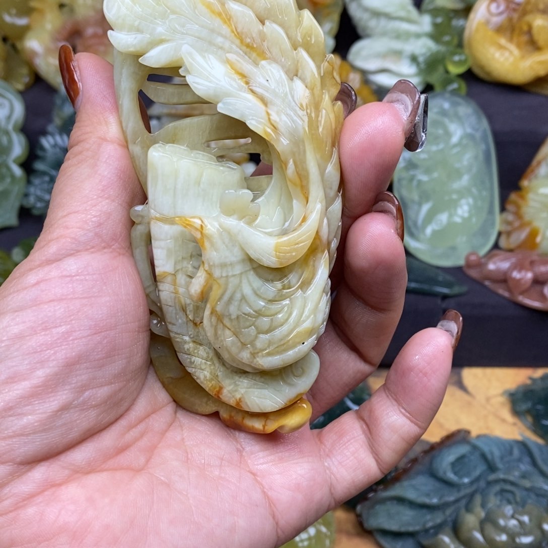 蛇纹石玉颈饰未镶嵌