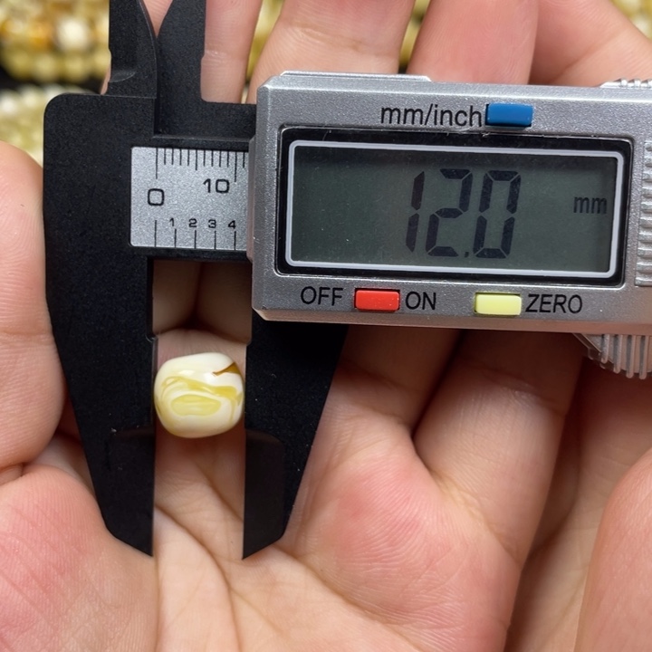 蜜蜡未镶嵌珠宝奇石