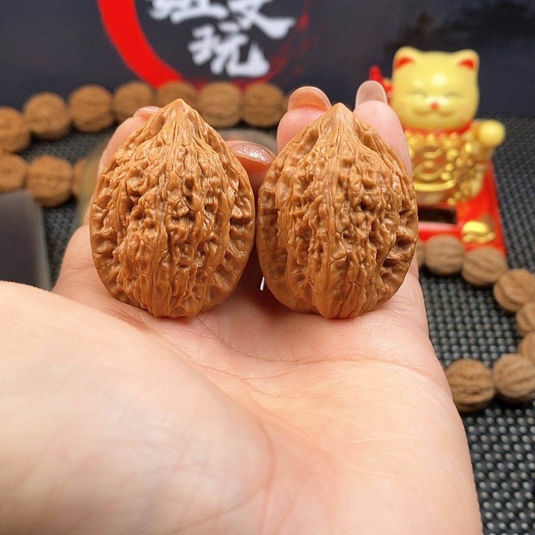 文玩核桃吊坠33尺鸭蛋鸡心全品