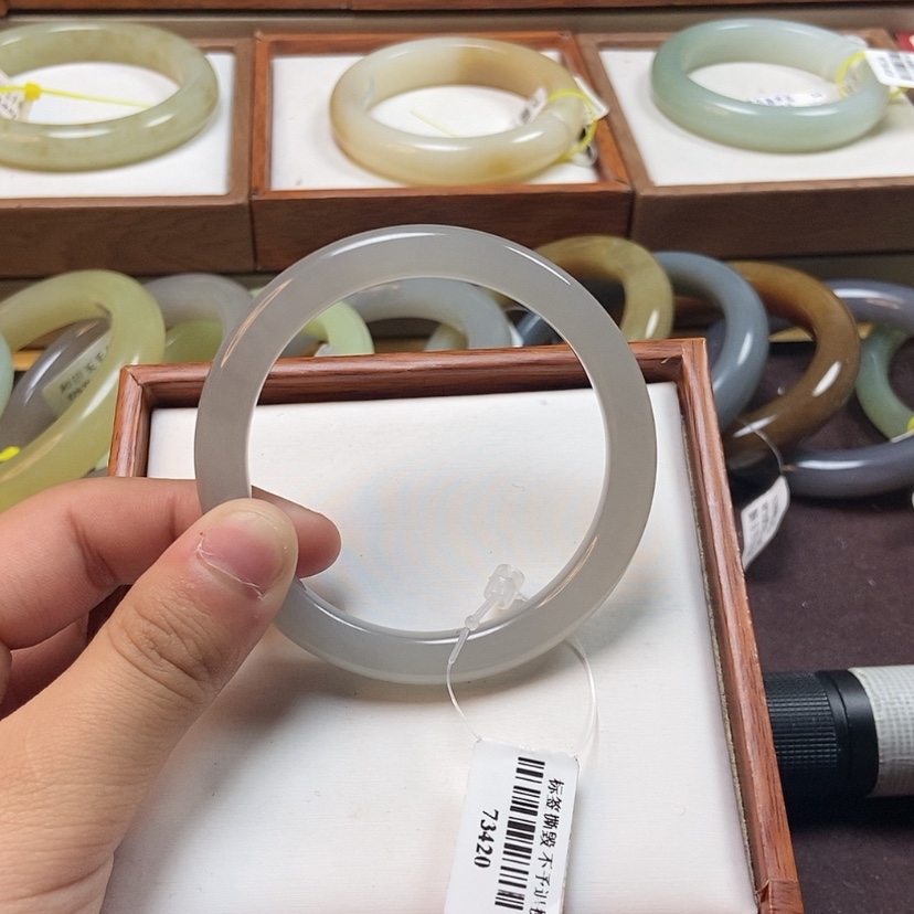 【闪购商品】和田玉手镯未镶嵌