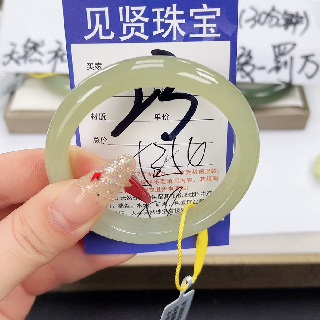 和田玉手镯未镶嵌