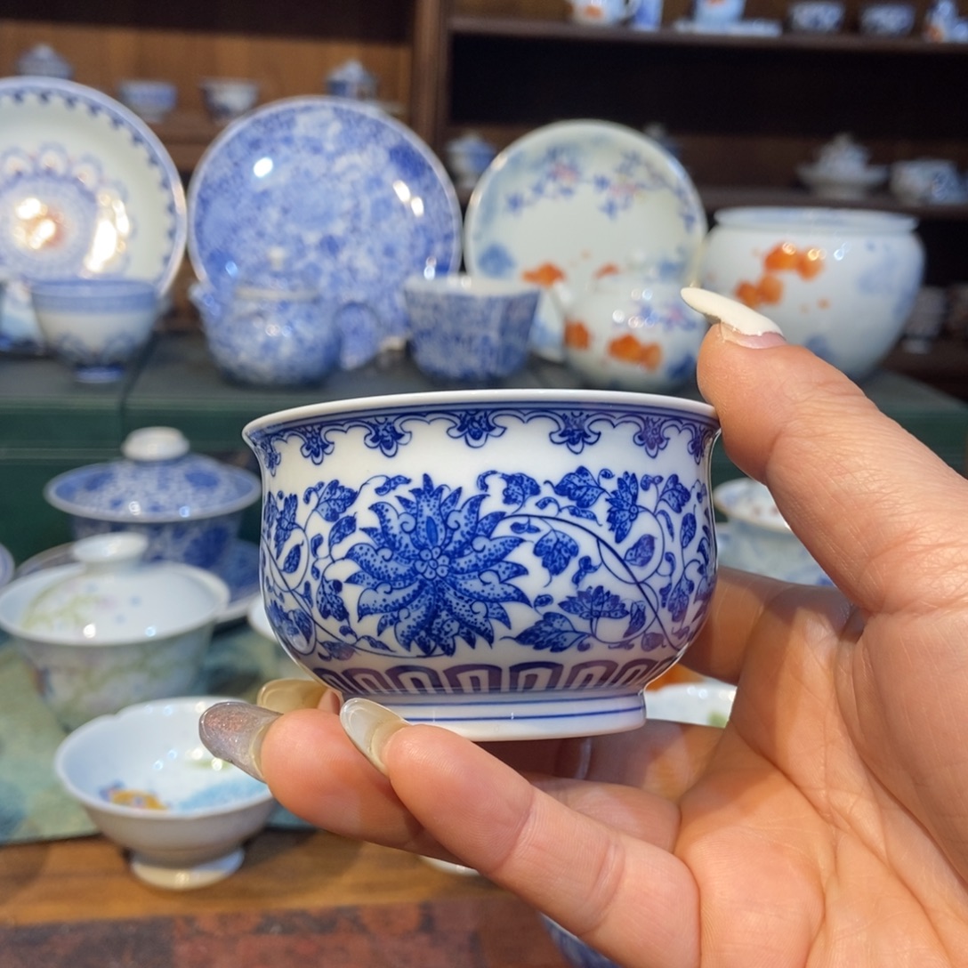 雪山春晓缠枝莲炉式杯