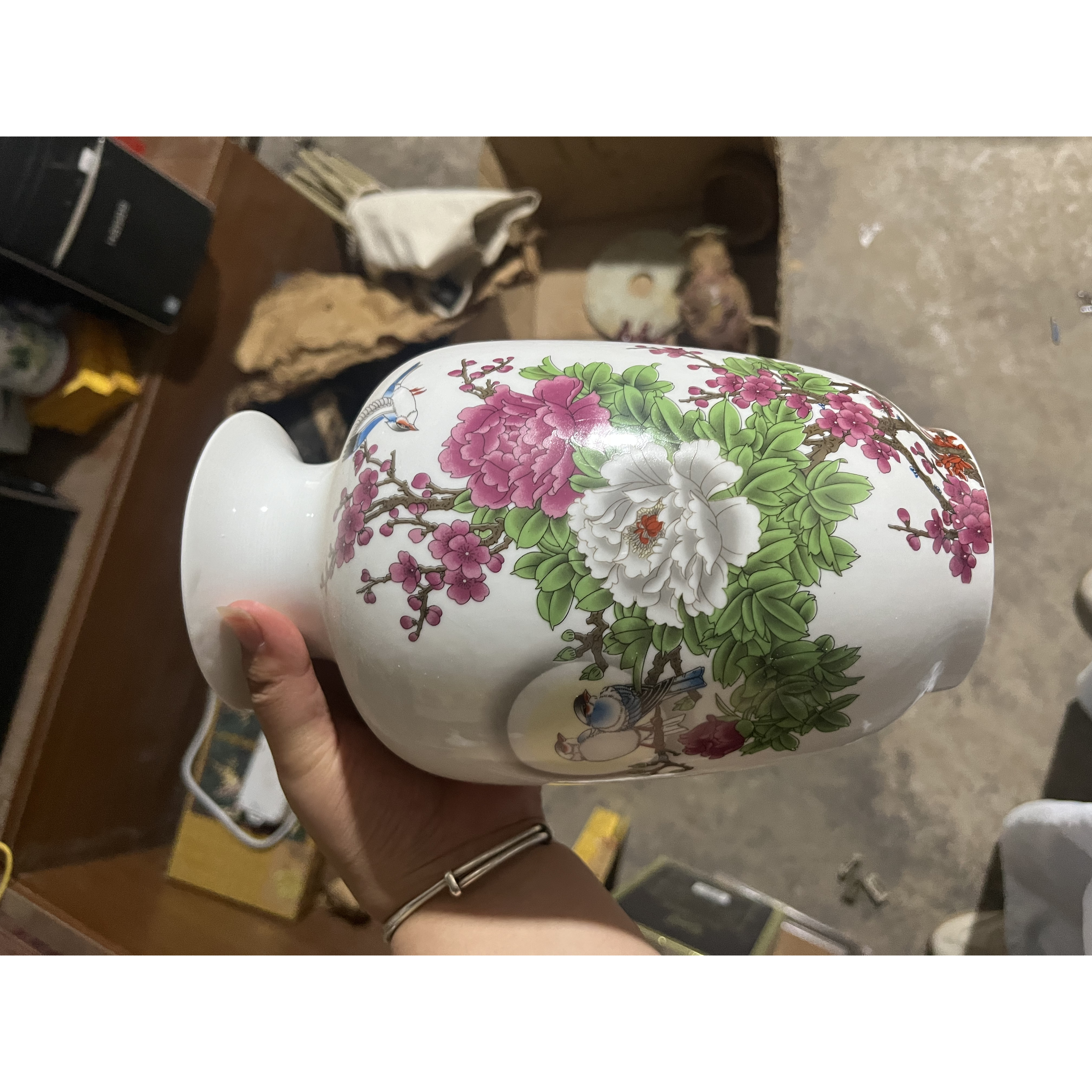 一个蓝色花鸟冬瓜瓶