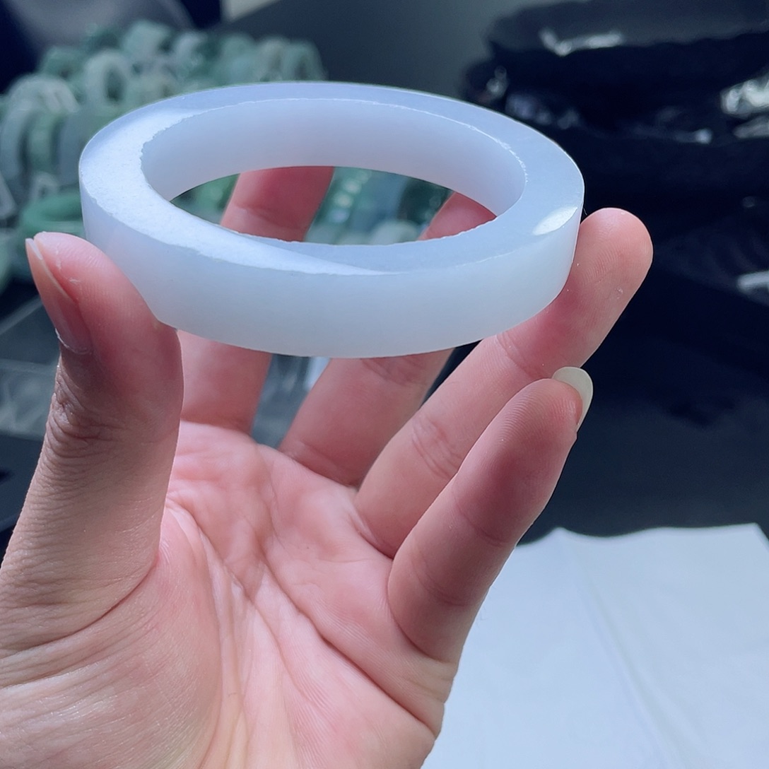 未镶嵌翡翠手镯定制翡翠