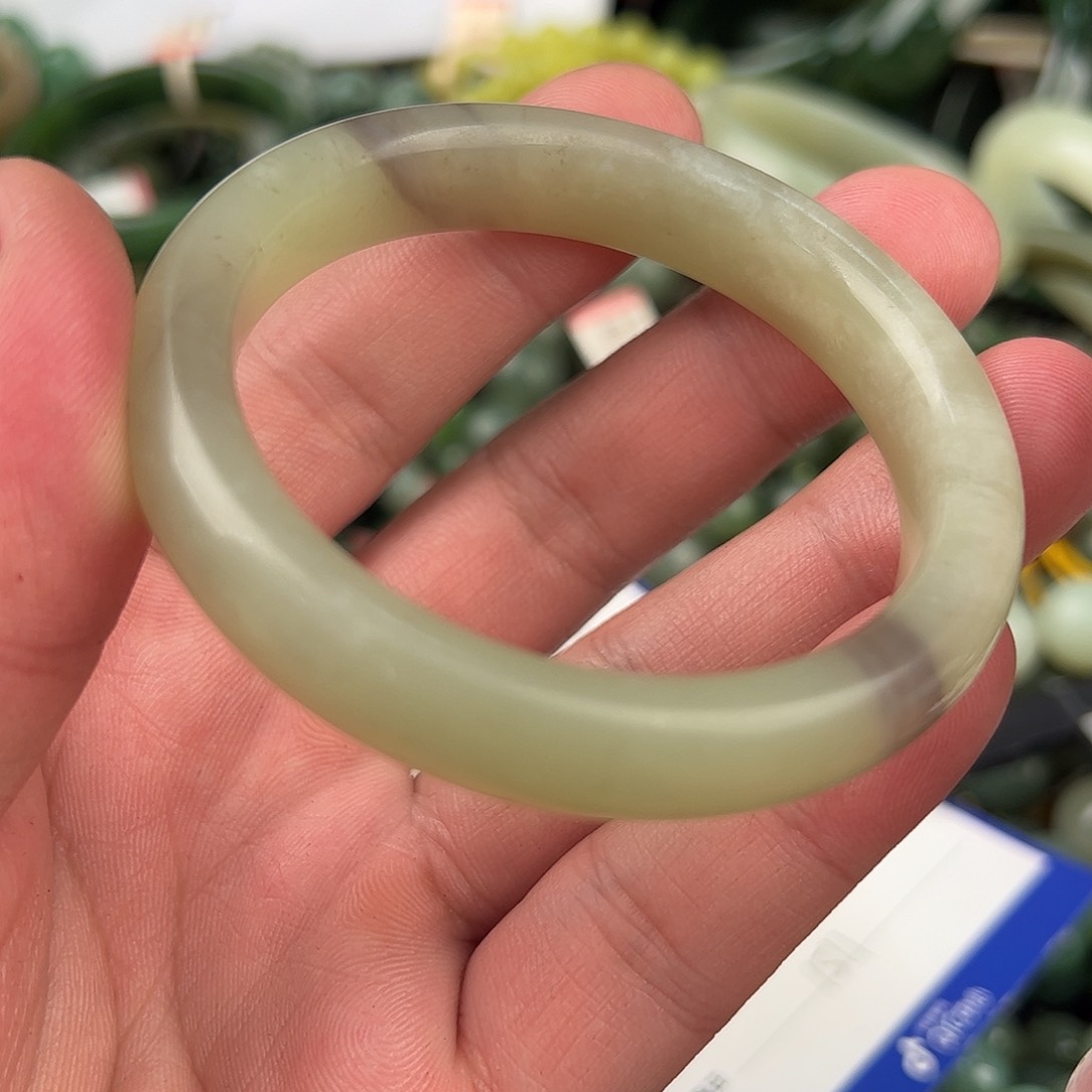 和田玉未镶嵌手镯游**鱼