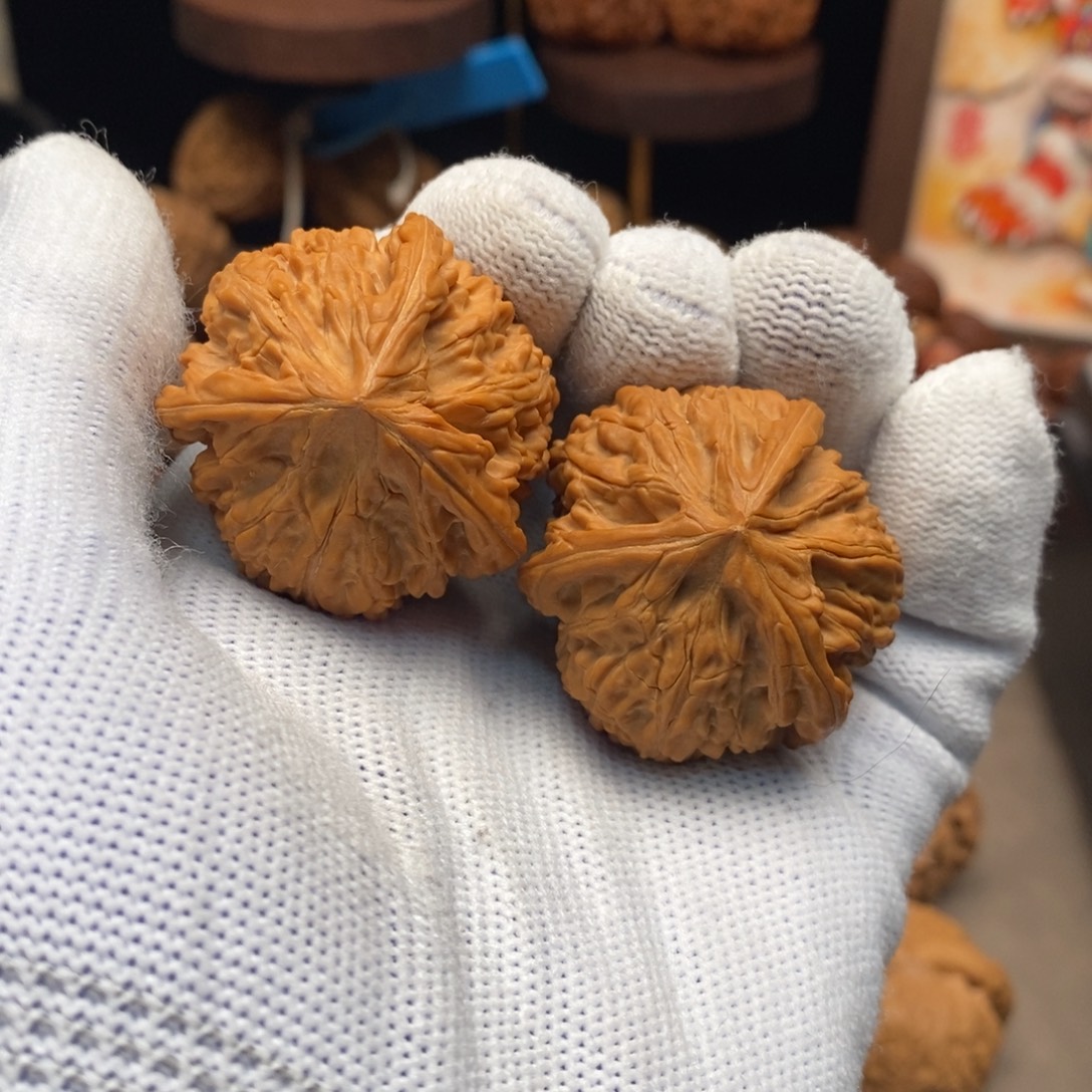 把件文玩核桃文山三棱38