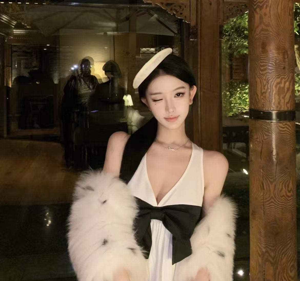 【CC】香家新款黑色蝴蝶结V领背心上衣