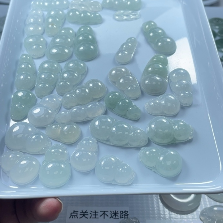 翡翠未镶嵌颈饰翡翠一件