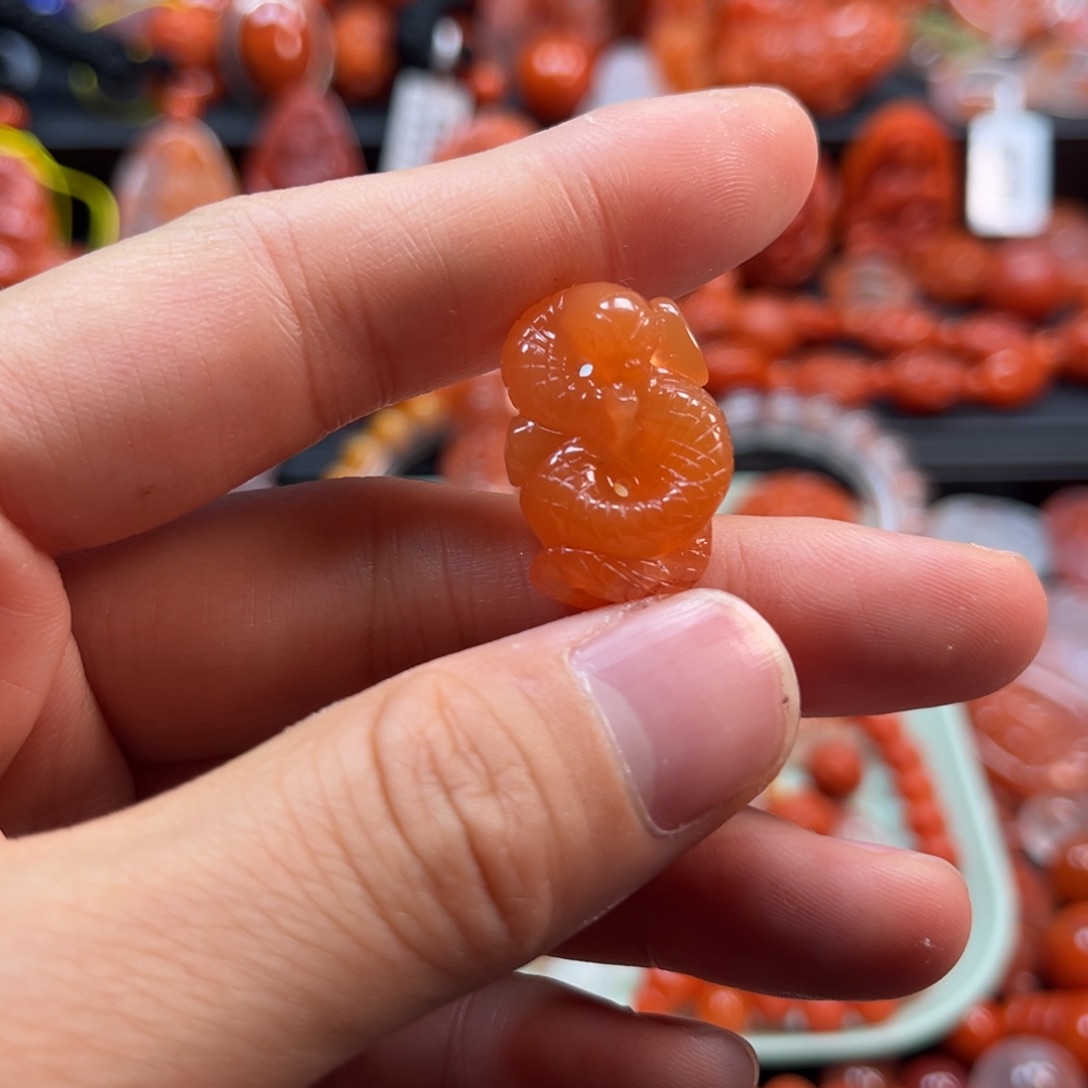 南红玛瑙配饰蛇未镶嵌