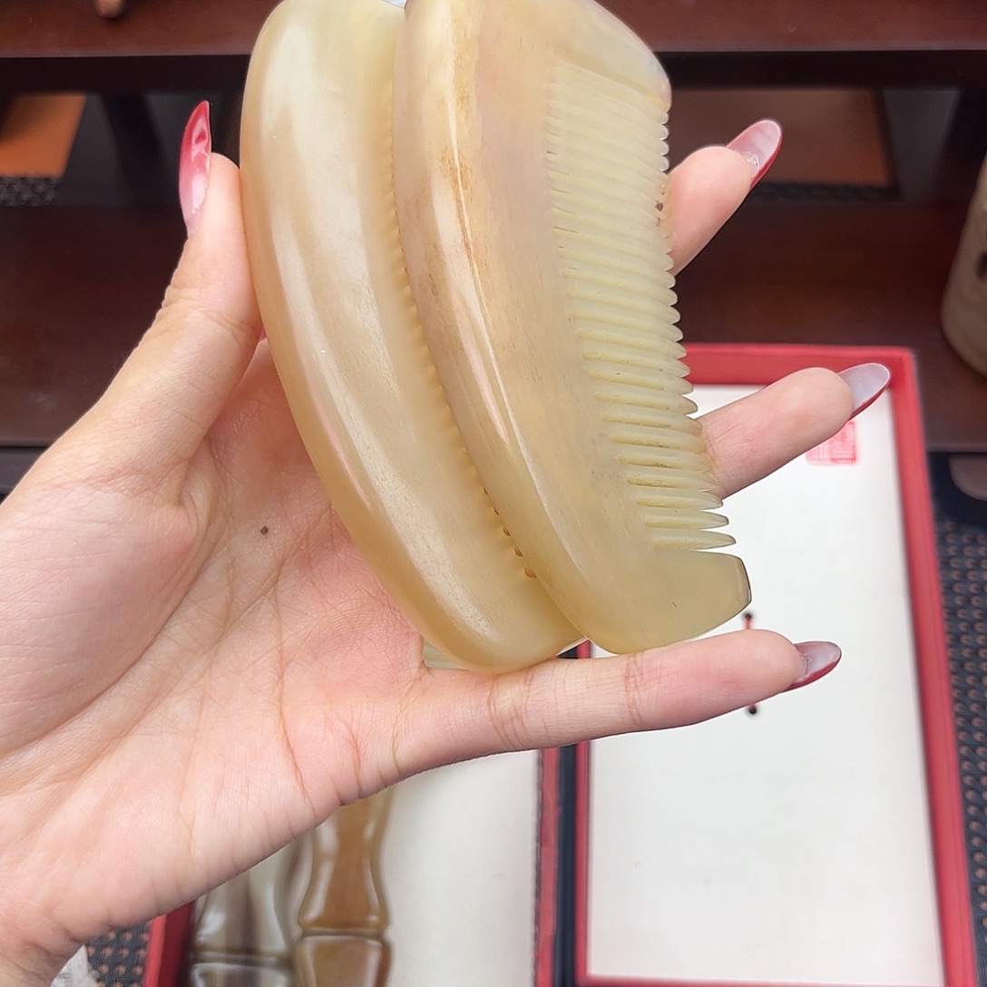 纯手工制作纯牛角梳子