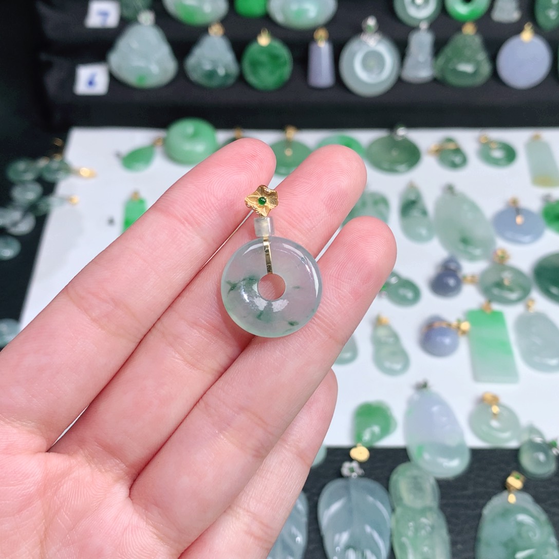 翡翠颈饰未镶嵌翡翠