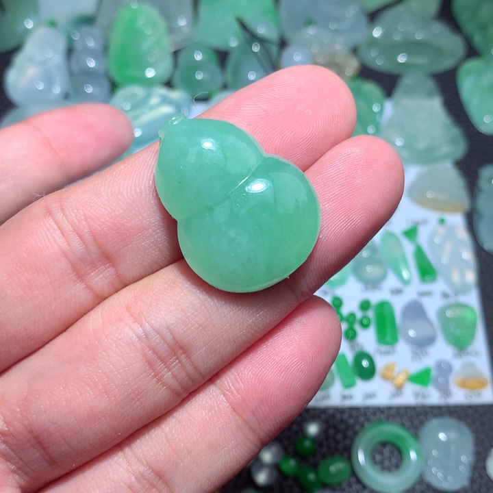 翡翠颈饰未镶嵌葫芦