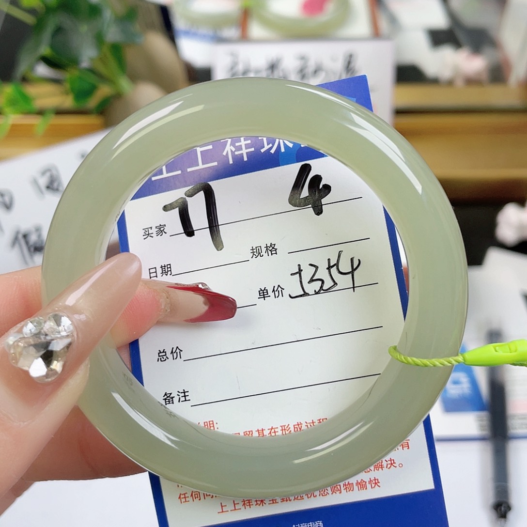 和田玉手镯未镶嵌