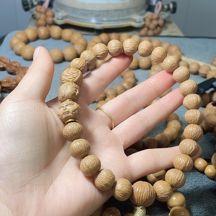 自***.吊坠猴头核桃猴头