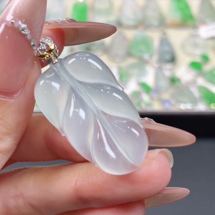 颈饰18K金镶嵌翡翠