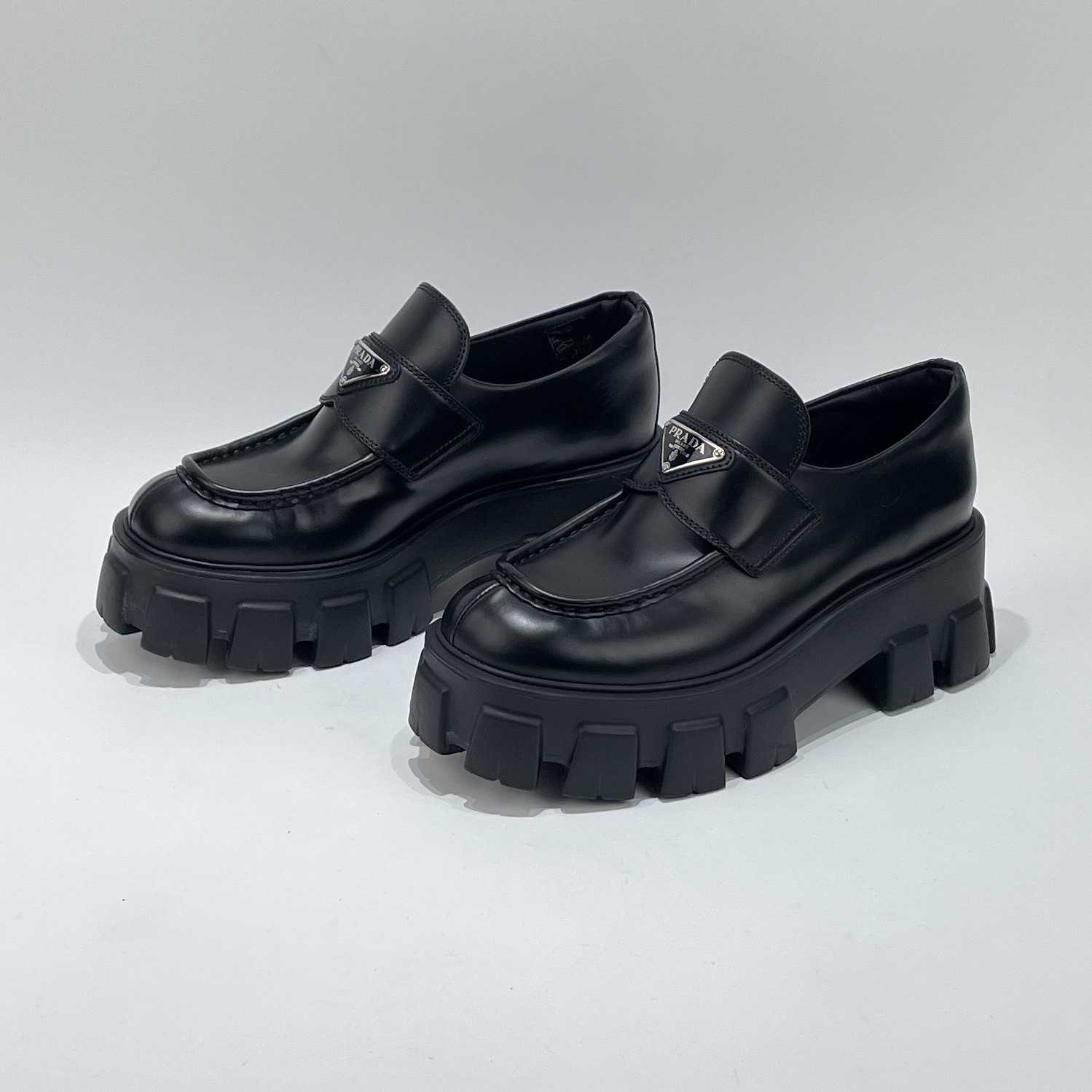 95新 Prada/普拉达  38码 98新 黑色厚底轮胎乐福鞋/ML80768