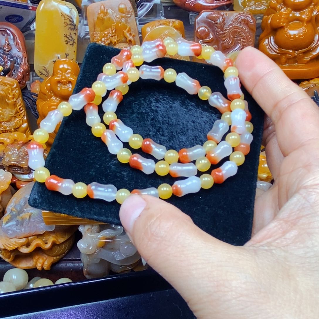石英质玉（黄龙玉）未镶嵌颈饰